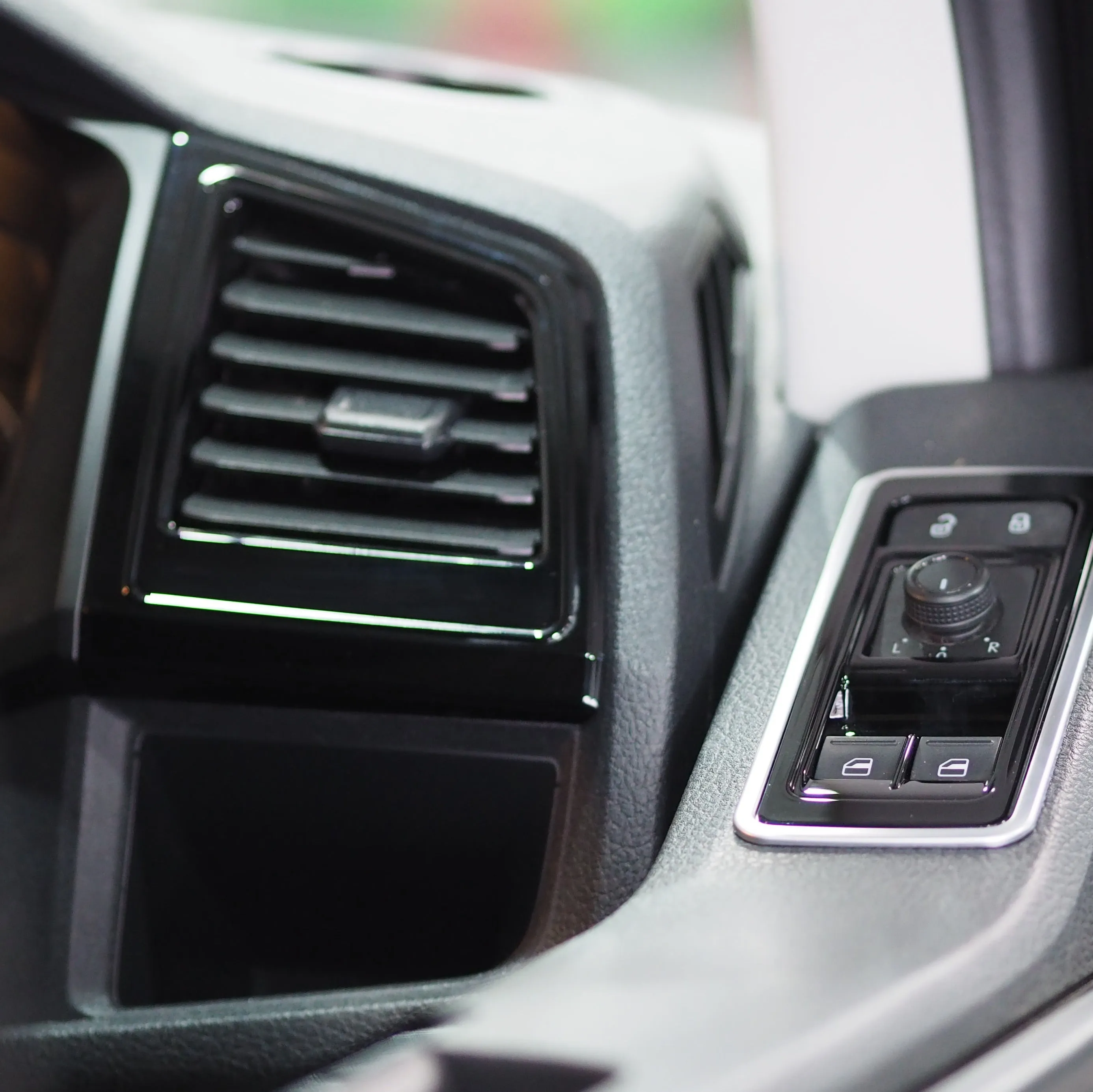 VW T6 Campervan Comfort Dash Glove Box, Piano Black Painted and Ready to Fit Ideal Gift